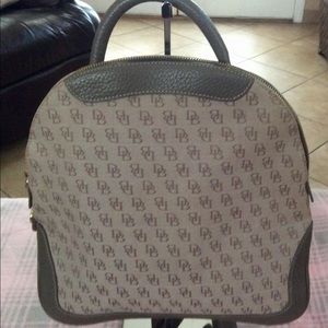 Dooney & Bourke ‼️SOLD‼️